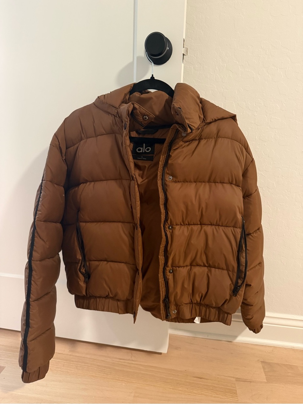 ALO Yoga Aspen Love Puffer Jacket - Picture 3 of 4